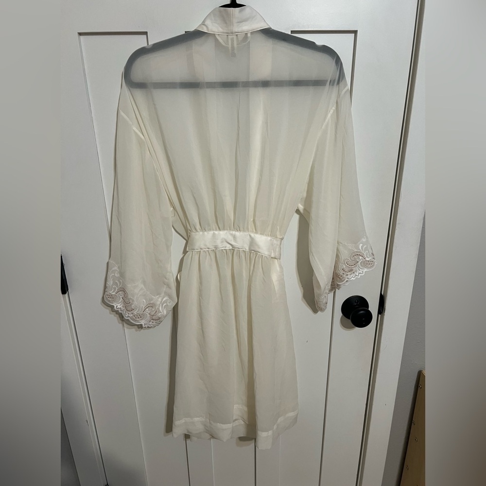 Soma Semi Sheer Wide Lace sleeve Wrap Robe in Ivory Cream Off White. S / M - Picture 2 of 5